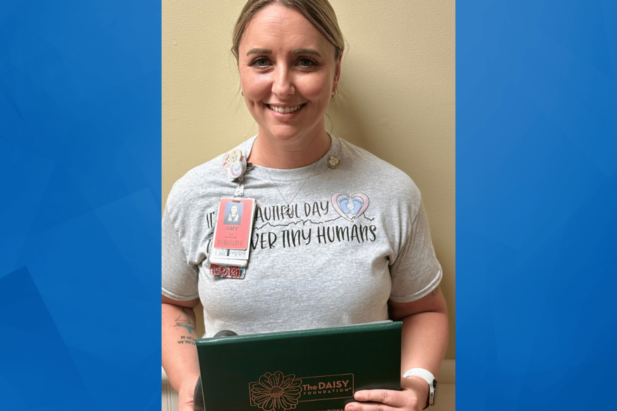 An image of Amy Ross holding her award.